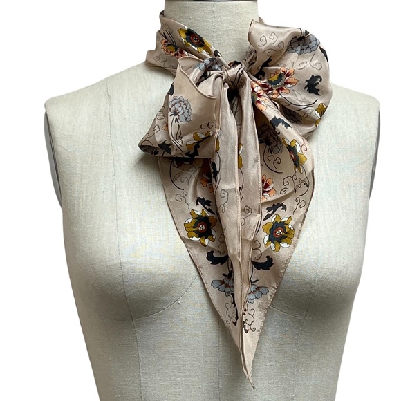 Oscar de la Renta Accessories - Oscar de la Renta Neck Scarf